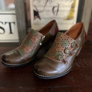 Cute heeled shoes Sz 8